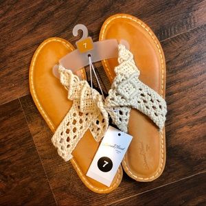 Women’s Universal Thread Crochet Thong Sandals